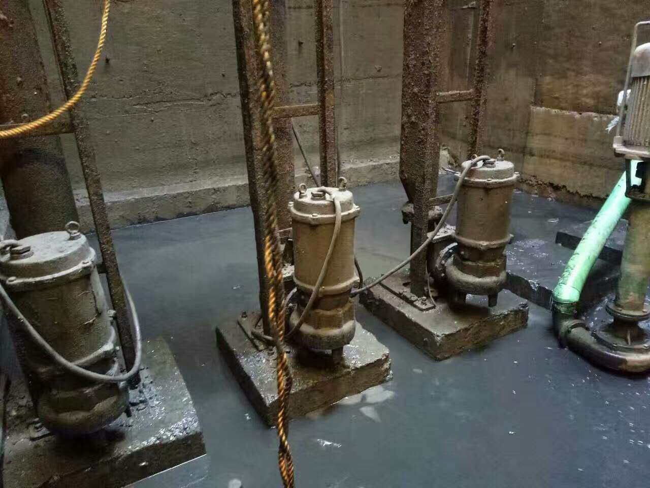 岳麓污水池清理